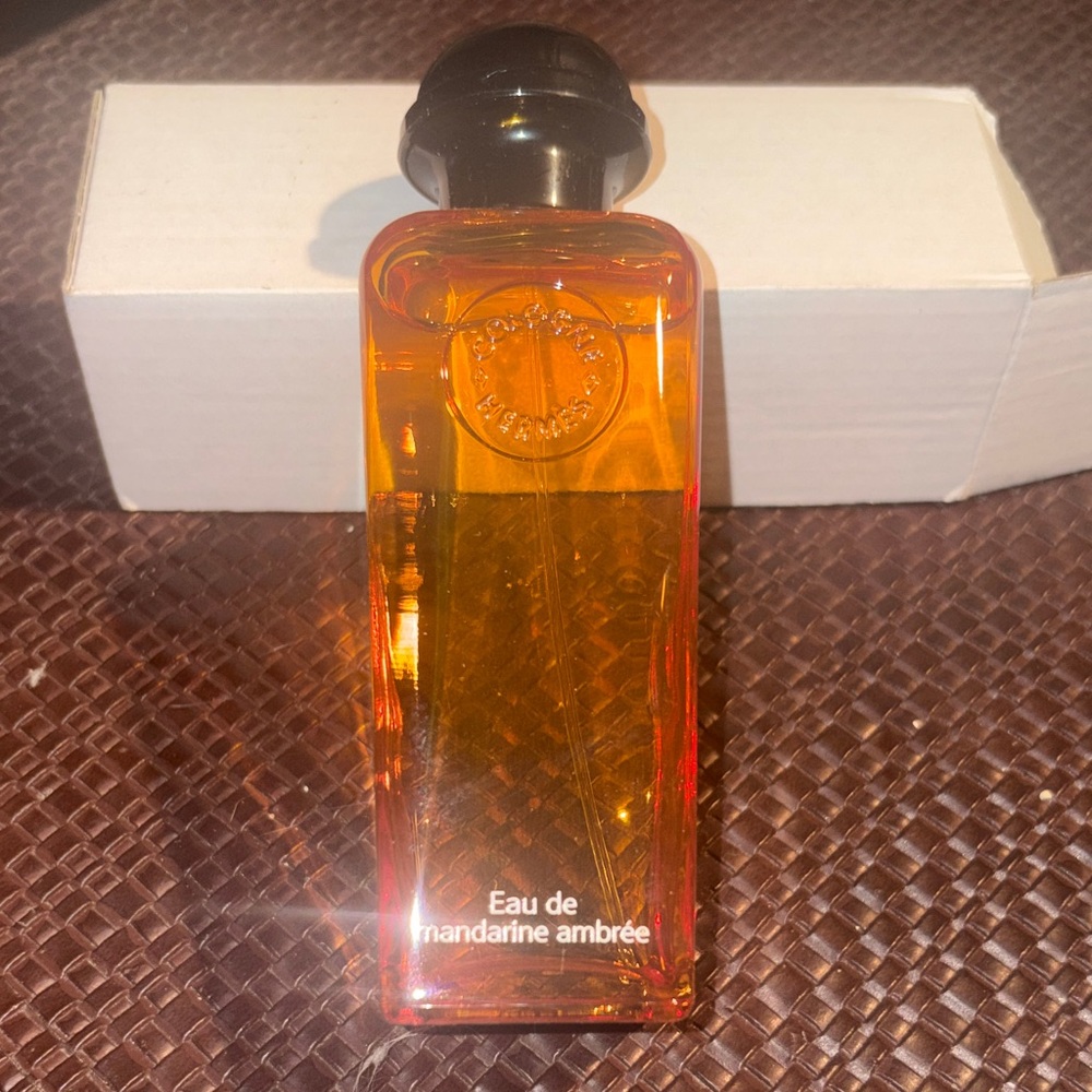 Hermes Eau de Mandarine Ambrée Body Wash - Vibrant Orange